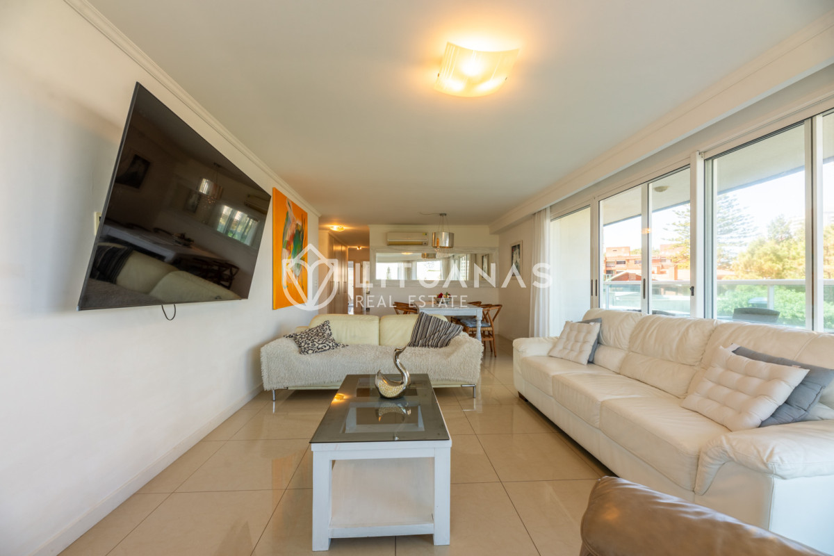 Apartamento ID.89 - 3 dormitorios y dependencia, Playa Mansa, Punta del Este