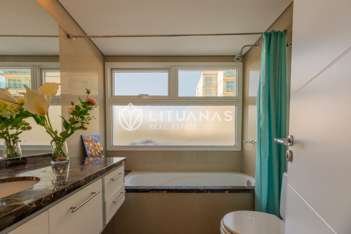 Apartamento ID.89 - 3 dormitorios y dependencia, Playa Mansa, Punta del Este