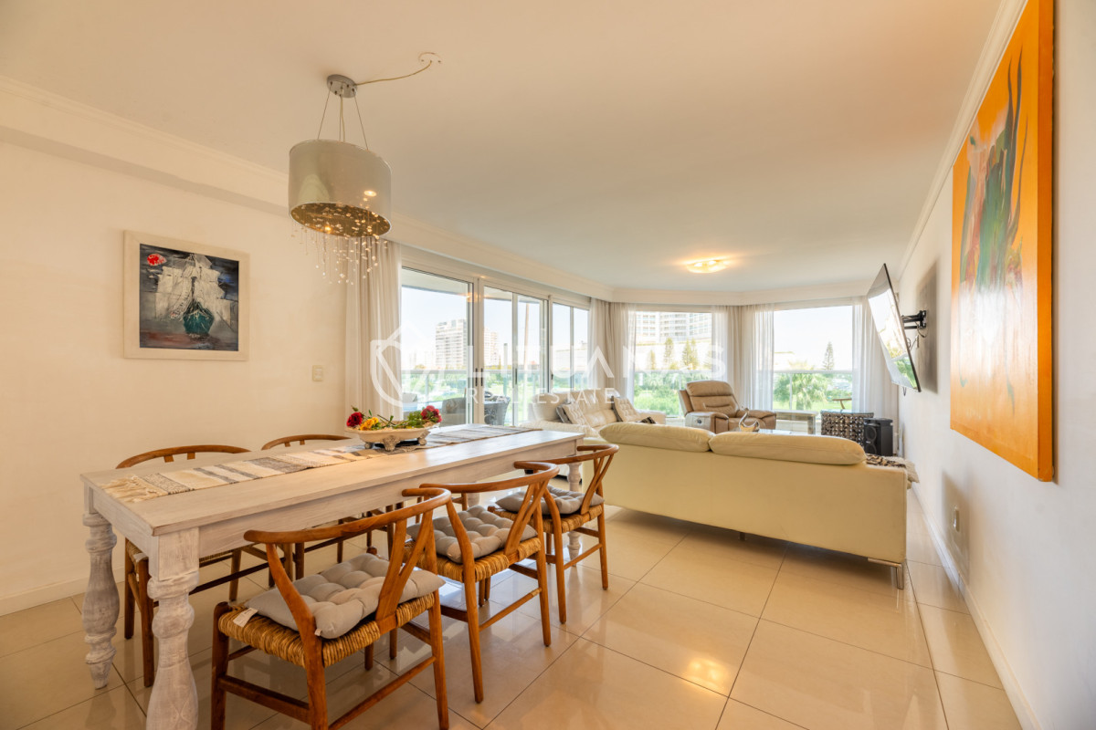 Apartamento ID.89 - 3 dormitorios y dependencia, Playa Mansa, Punta del Este
