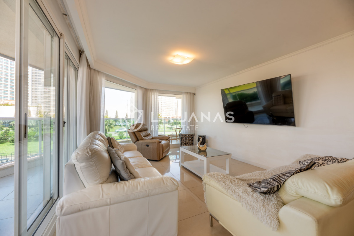 Apartamento ID.89 - 3 dormitorios y dependencia, Playa Mansa, Punta del Este