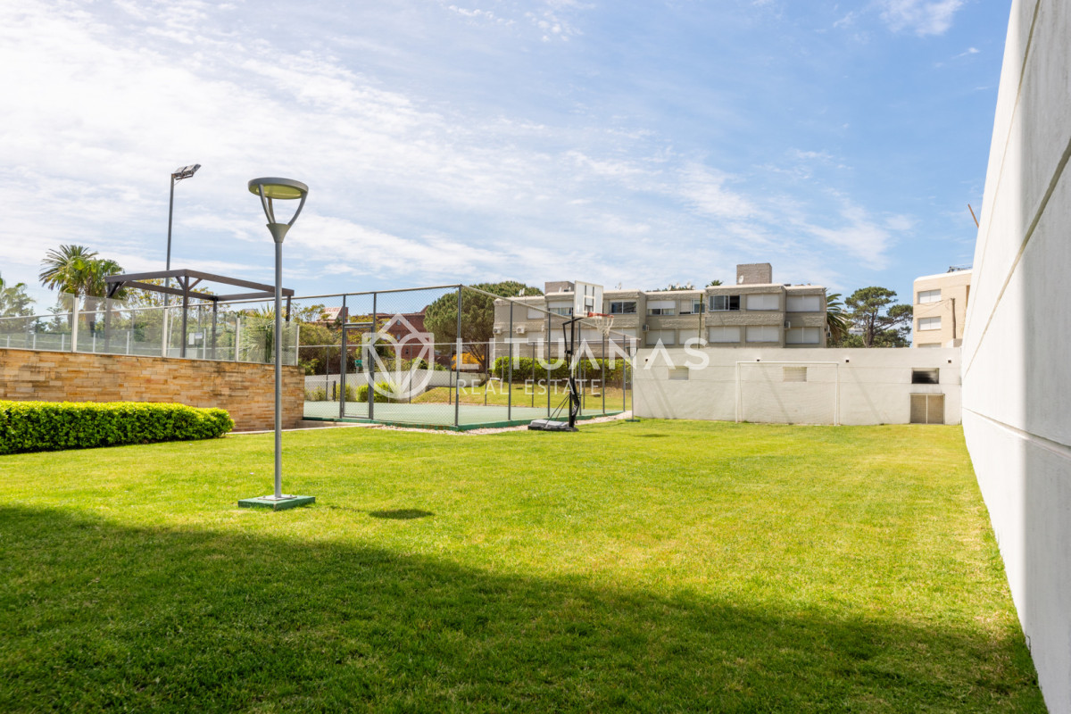 Apartamento ID.89 - 3 dormitorios y dependencia, Playa Mansa, Punta del Este