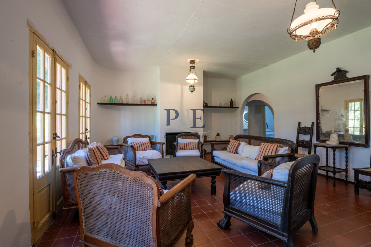 Casa de estilo en Pinares, 4 habitaciones y 3 baños - Imagen 1