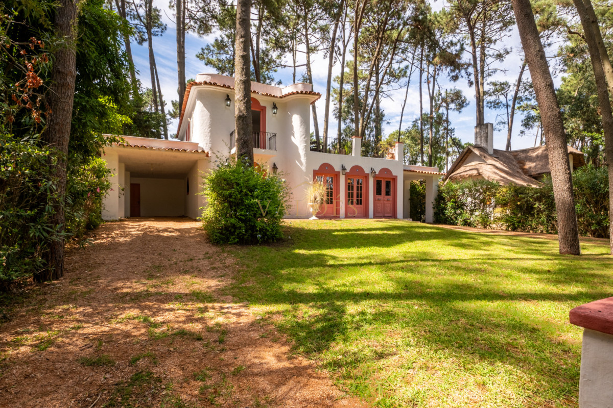 Casa ID.5242 - Casa de estilo en Pinares, 4 habitaciones y 3 baños