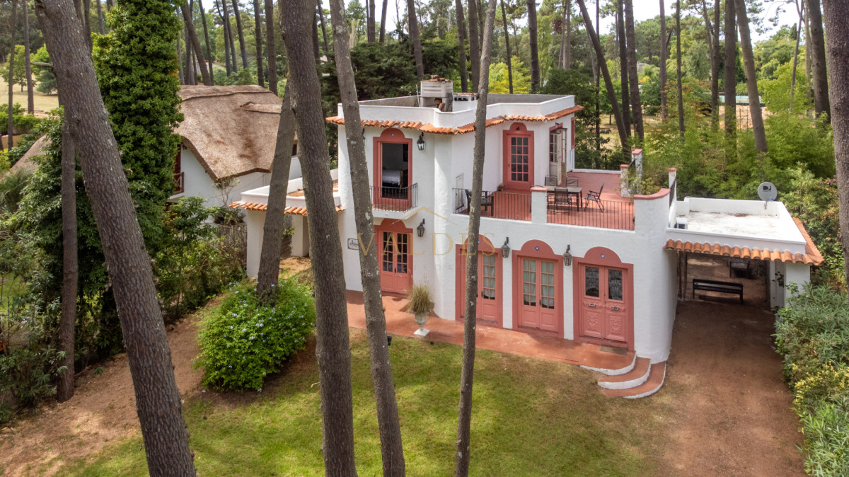 Casa ID.5242 - Casa de estilo en Pinares, 4 habitaciones y 3 baños