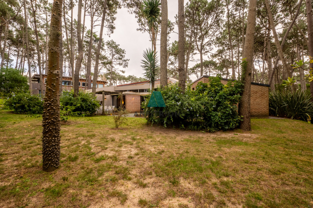 Casa ID.489 - Laguna Blanca 4 dormitorios y servicio
