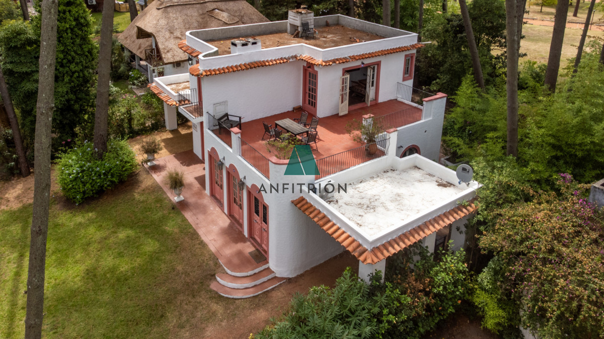 Casa ID.89 - Casa de estilo en Pinares, 4 habitaciones y 3 baños