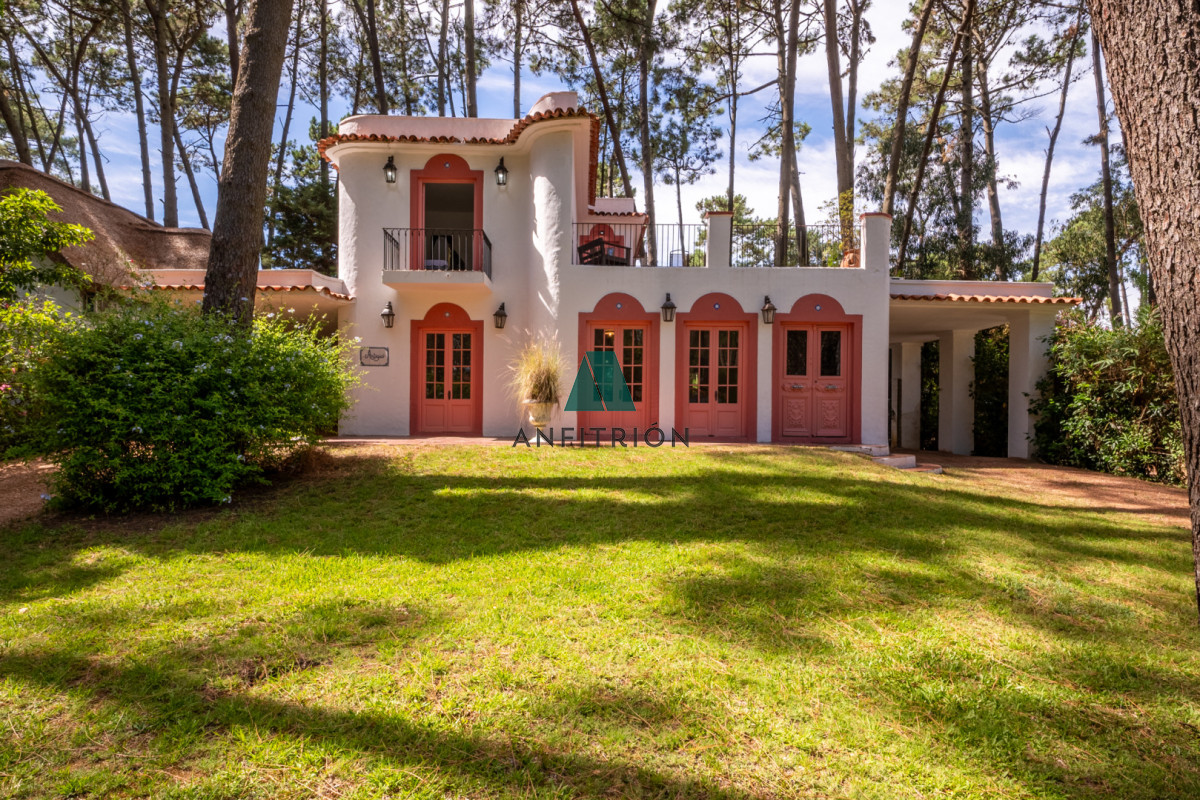 Casa ID.89 - Casa de estilo en Pinares, 4 habitaciones y 3 baños