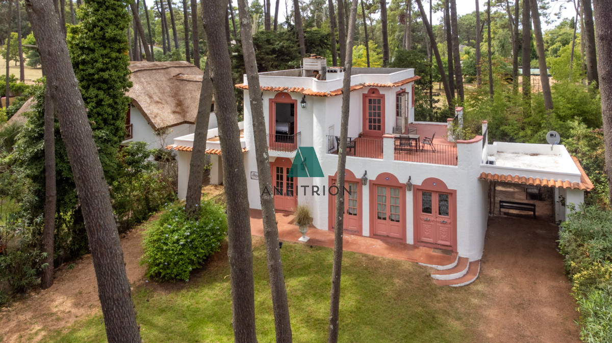 Casa ID.89 - Casa de estilo en Pinares, 4 habitaciones y 3 baños