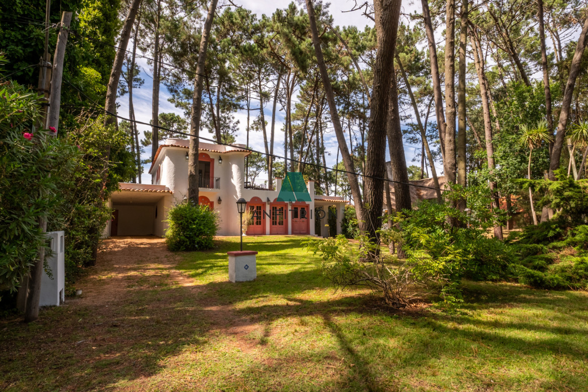 Casa ID.89 - Casa de estilo en Pinares, 4 habitaciones y 3 baños