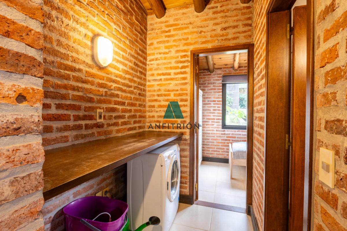 Casa ID.489 - Laguna Blanca 4 dormitorios y servicio
