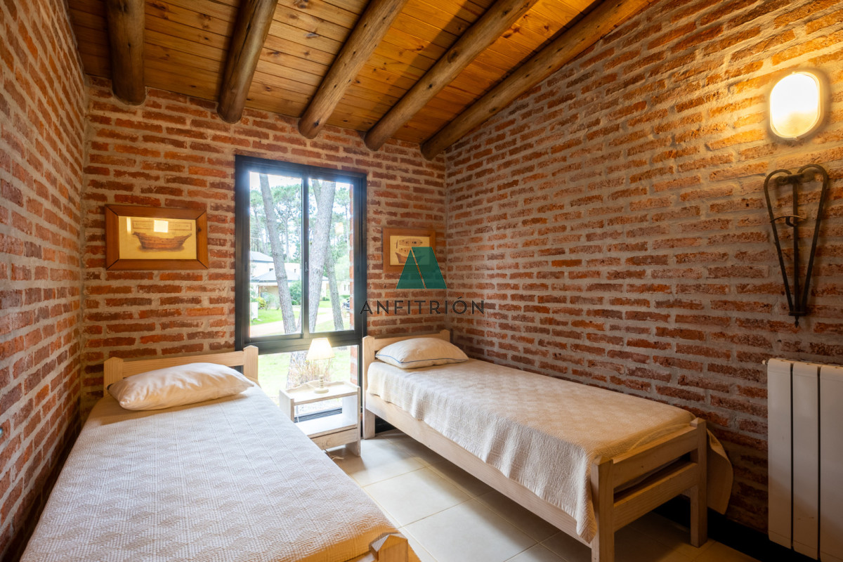 Casa ID.489 - Laguna Blanca 4 dormitorios y servicio