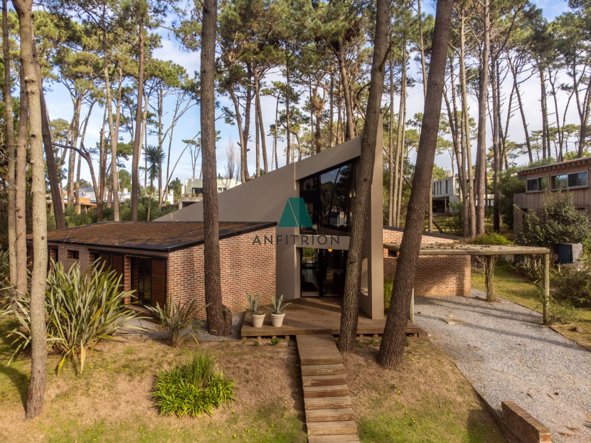 Casa ID.489 - Laguna Blanca 4 dormitorios y servicio