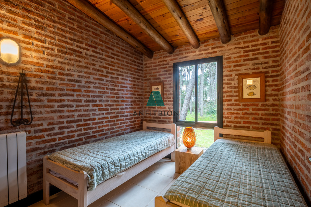 Casa ID.489 - Laguna Blanca 4 dormitorios y servicio