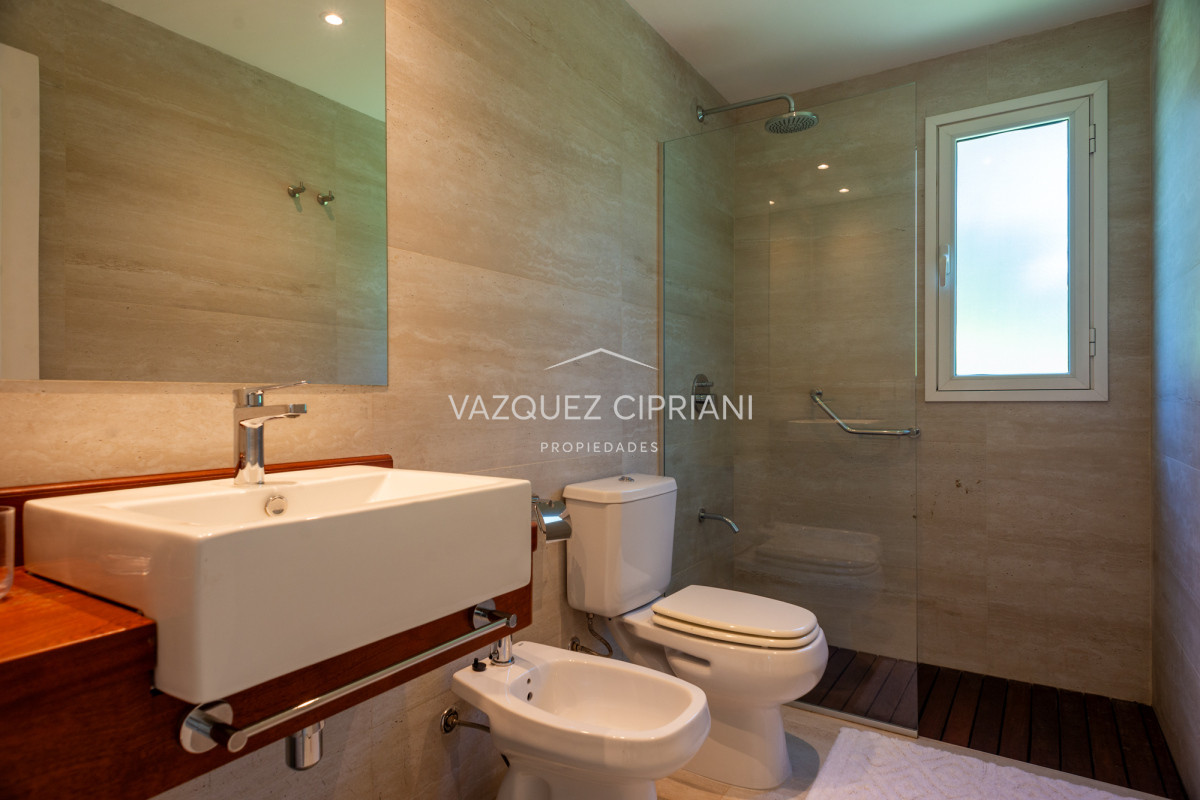 Casa ID.87 - Casa de 3 dormitorios con piscina en La Barra en Venta