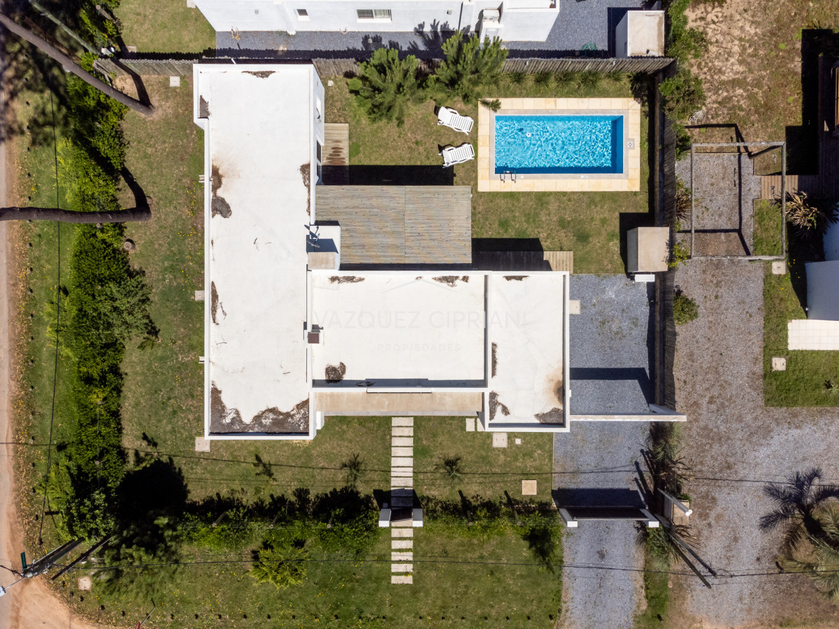 Casa ID.87 - Casa de 3 dormitorios con piscina en La Barra en Venta