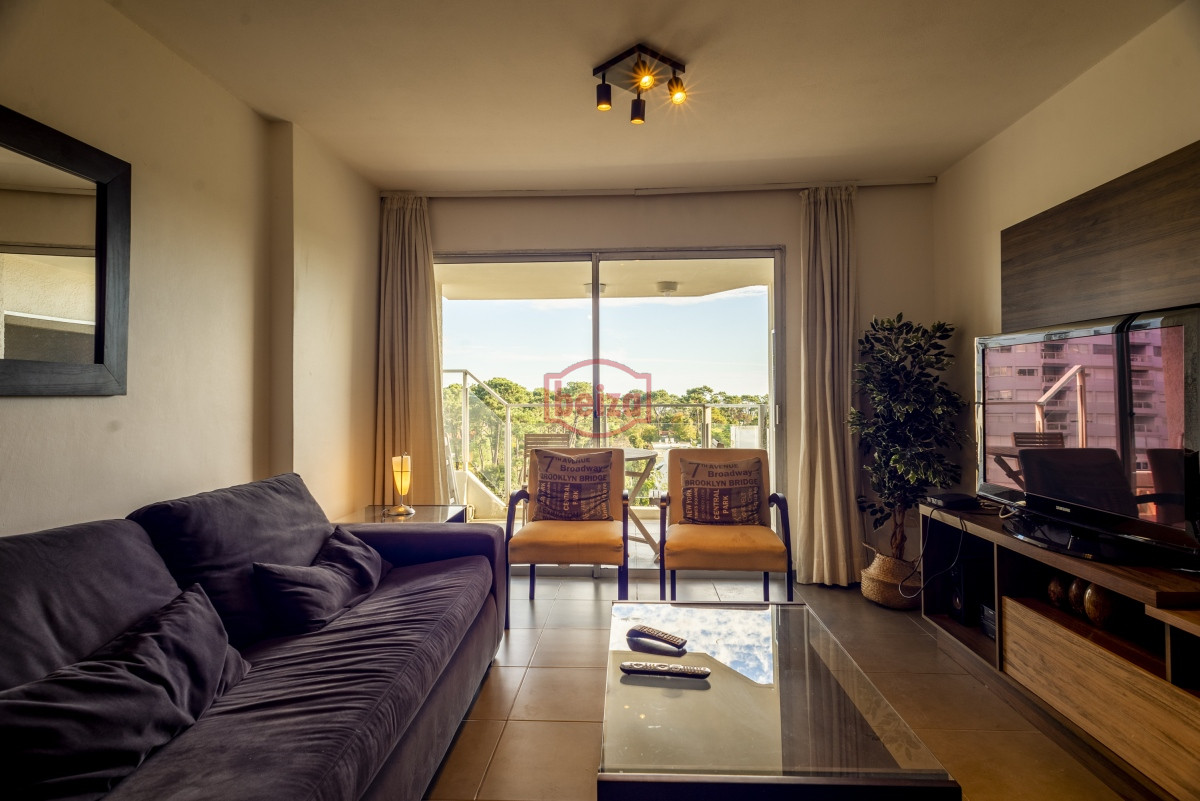 Apartamento ID.166301/Espectacular-departamento-de-1-dormitorio-recilado-en-venta-frente-al-mar - 2 dormitorios y garage Roosevelt - Punta del Este