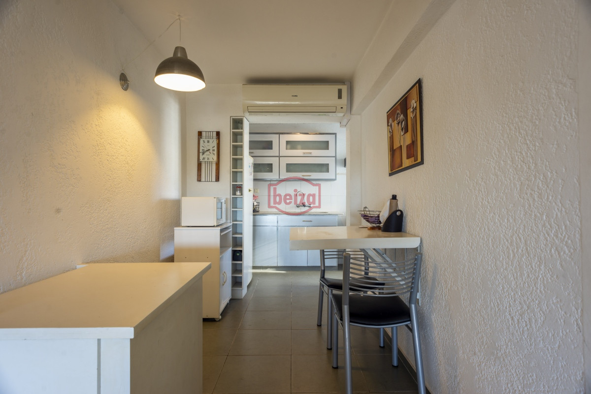 Apartamento ID.166301/Espectacular-departamento-de-1-dormitorio-recilado-en-venta-frente-al-mar - 2 dormitorios y garage Roosevelt - Punta del Este