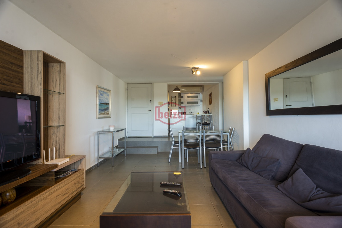 Apartamento ID.166301/Espectacular-departamento-de-1-dormitorio-recilado-en-venta-frente-al-mar - 2 dormitorios y garage Roosevelt - Punta del Este