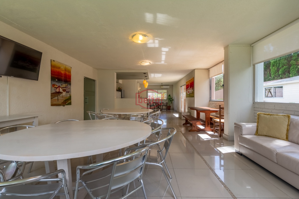 Apartamento ID.166301/Espectacular-departamento-de-1-dormitorio-recilado-en-venta-frente-al-mar - 2 dormitorios y garage Roosevelt - Punta del Este