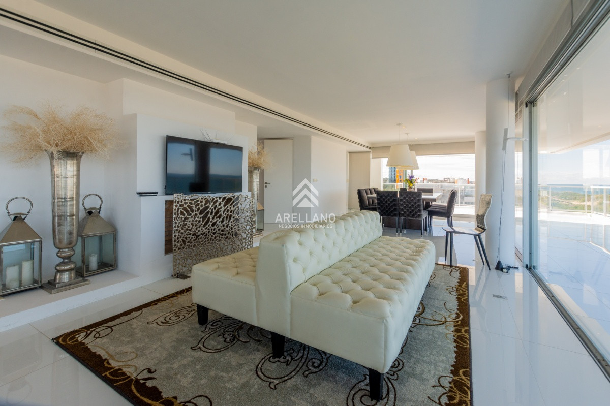 Apartamento ID.1820 - Penthouse duplex 4 dormitorios Playa Brava - Punta del Este