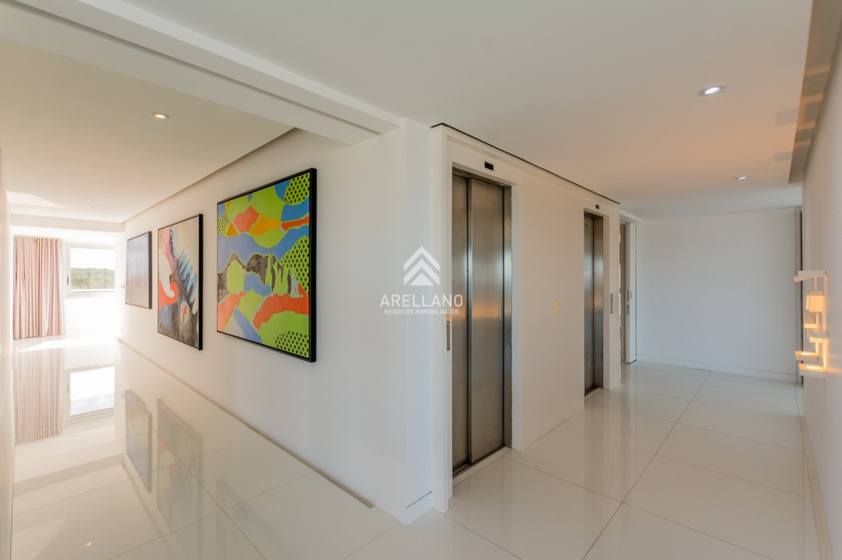 Apartamento ID.1820 - Penthouse duplex 4 dormitorios Playa Brava - Punta del Este