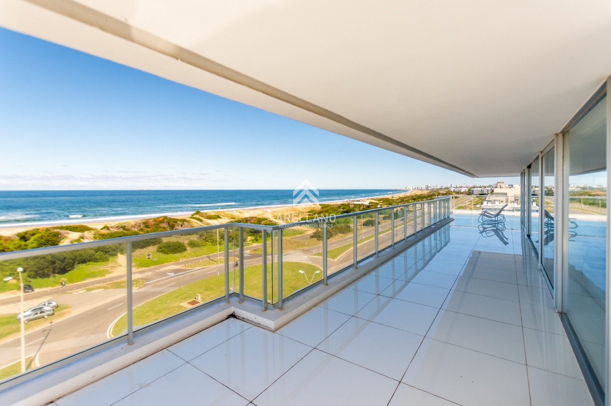 Apartamento ID.1820 - Penthouse duplex 4 dormitorios Playa Brava - Punta del Este