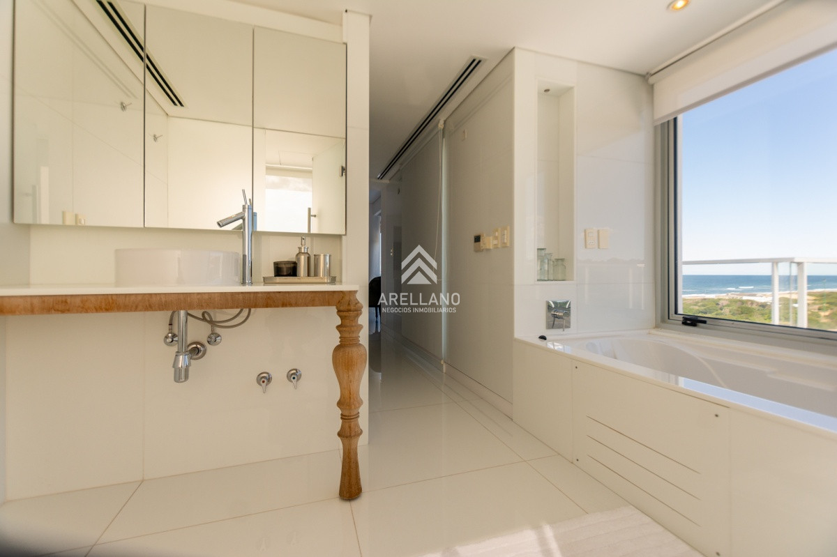 Apartamento ID.1820 - Penthouse duplex 4 dormitorios Playa Brava - Punta del Este