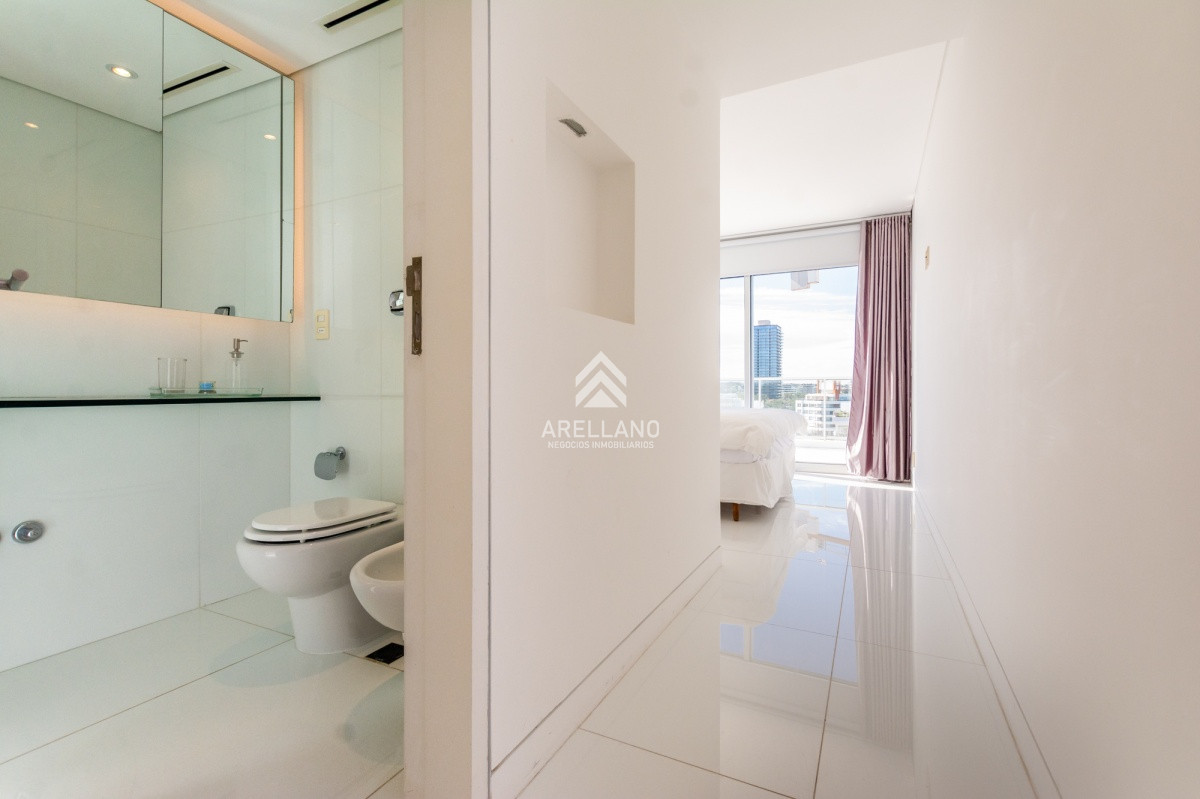 Apartamento ID.1820 - Penthouse duplex 4 dormitorios Playa Brava - Punta del Este
