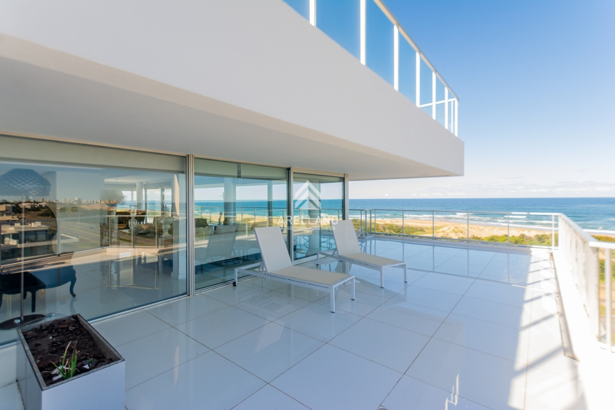 Apartamento ID.1820 - Penthouse duplex 4 dormitorios Playa Brava - Punta del Este
