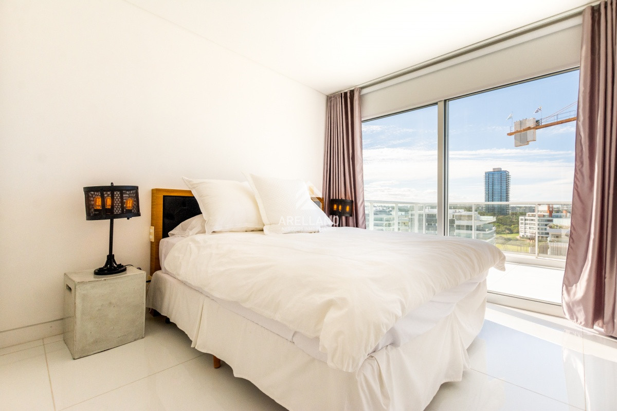 Apartamento ID.1820 - Penthouse duplex 4 dormitorios Playa Brava - Punta del Este