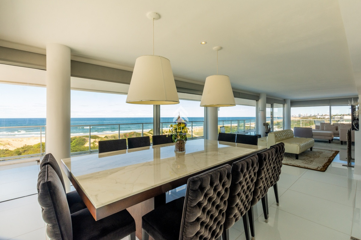 Apartamento ID.1820 - Penthouse duplex 4 dormitorios Playa Brava - Punta del Este