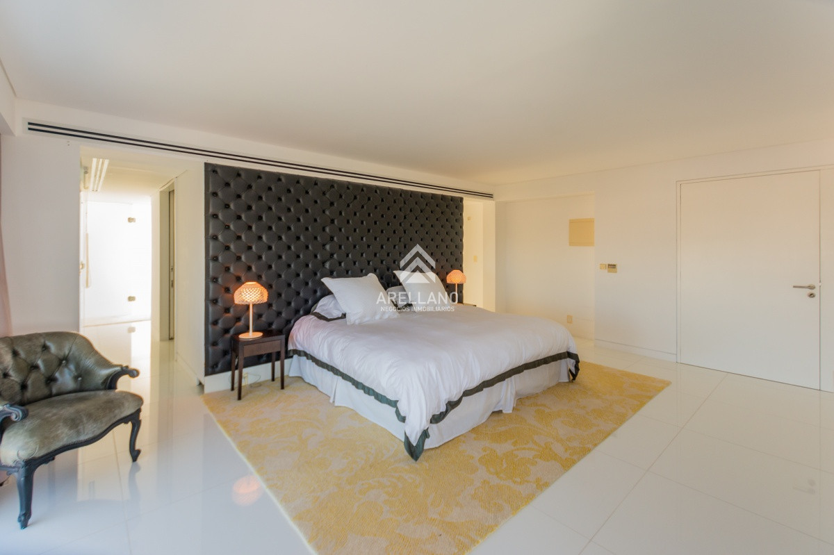 Apartamento ID.1820 - Penthouse duplex 4 dormitorios Playa Brava - Punta del Este