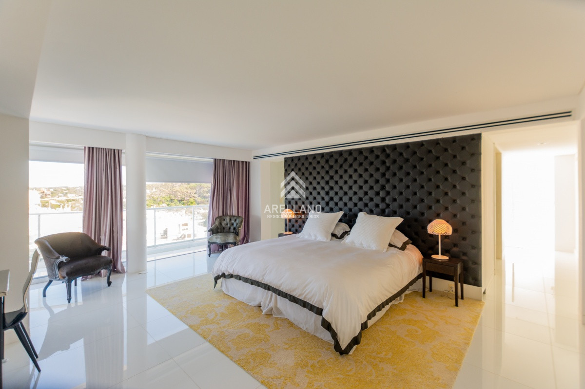 Apartamento ID.1820 - Penthouse duplex 4 dormitorios Playa Brava - Punta del Este