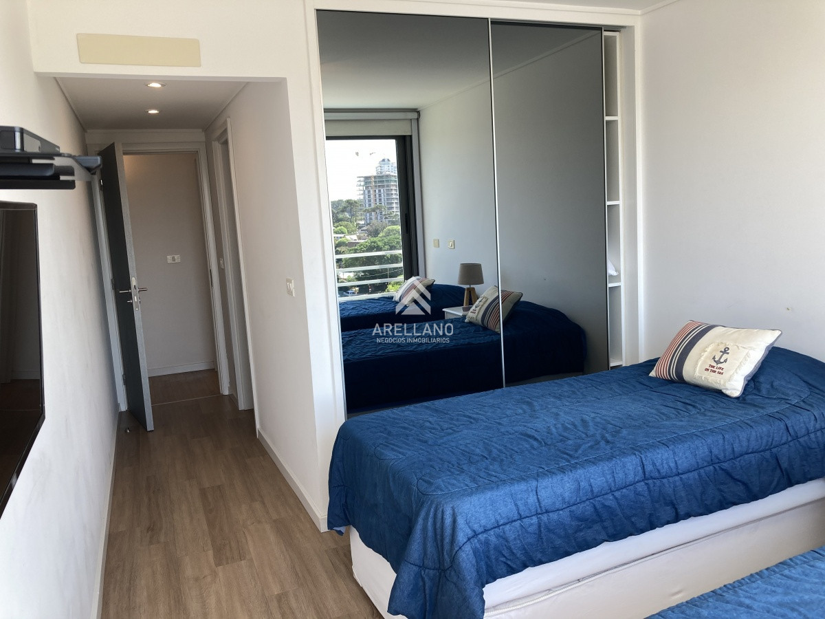 Apartamento ID.13 - 2 suites en playa mansa con garage