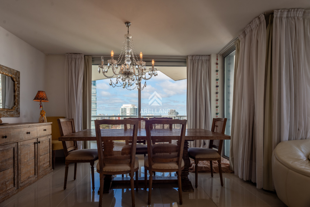 Apartamento ID.4544 - 3 y dependencia Sunrise Tower, Piso Alto, Playa Mansa