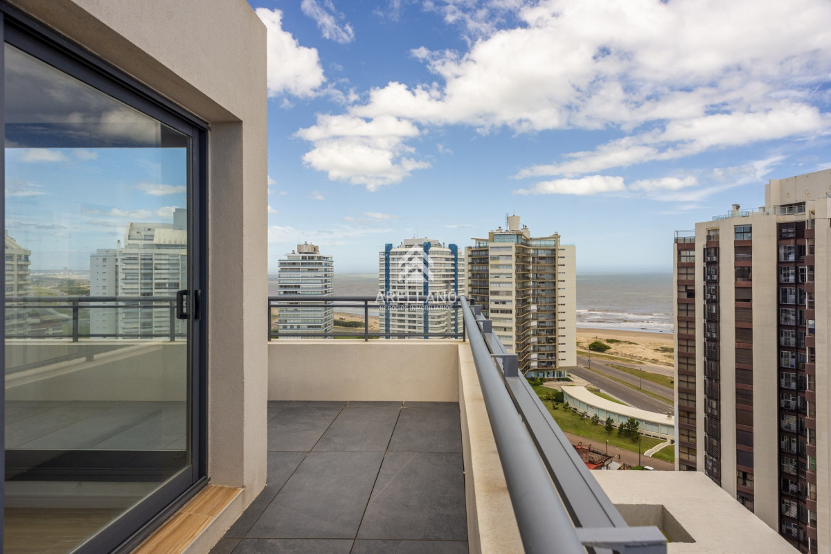 Apartamento ID.2683 - Venta PENTHOUSE 2 dormitorios 2 Baños Playa Brava  Punta del Este 