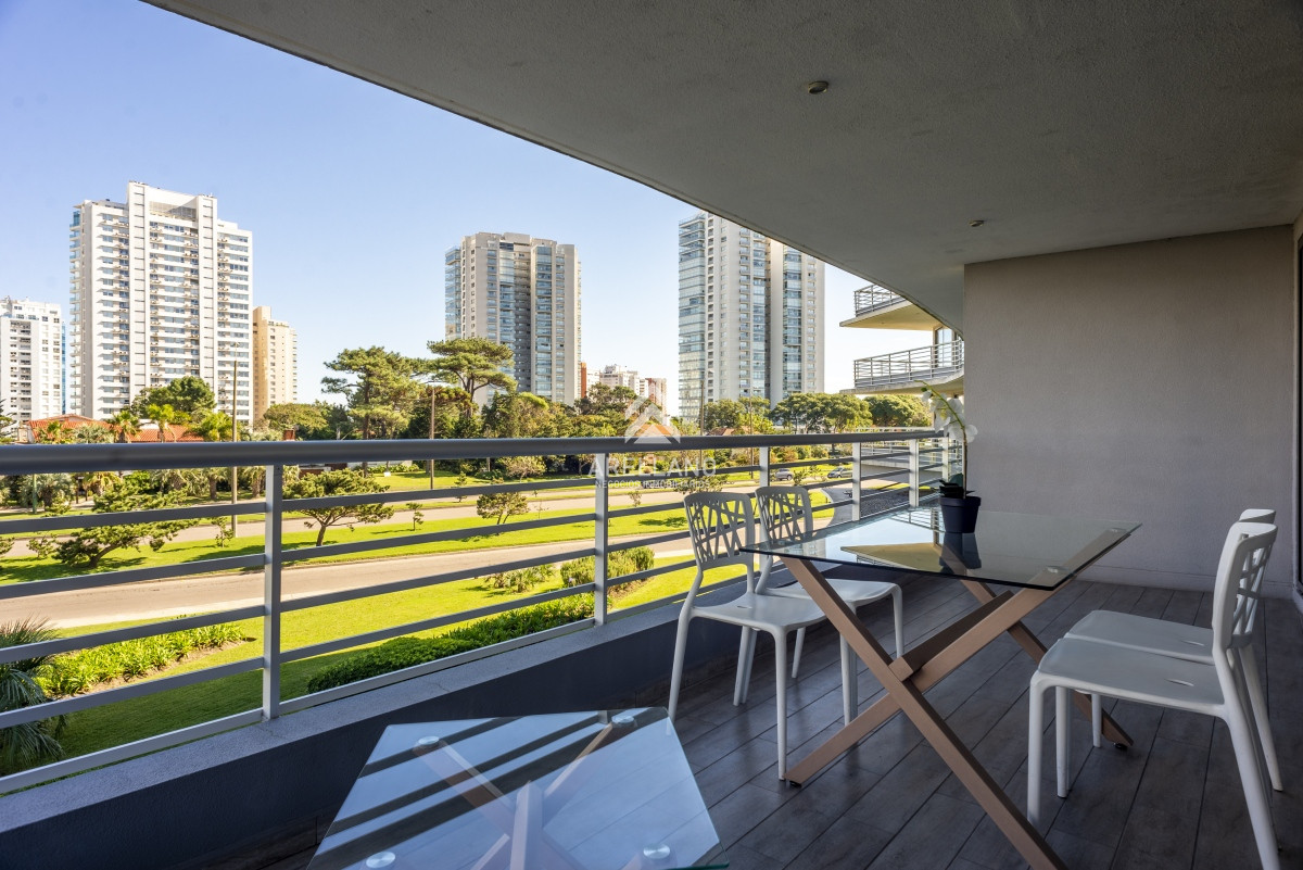 Apartamento ID.3258 - Departamento de 3 dormitorios playa mansa - Punta del Este
