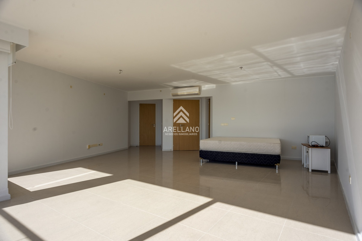 Apartamento ID.3219 - 3 dormitorios Playa Mansa - Punta del Este - Vista al Mar