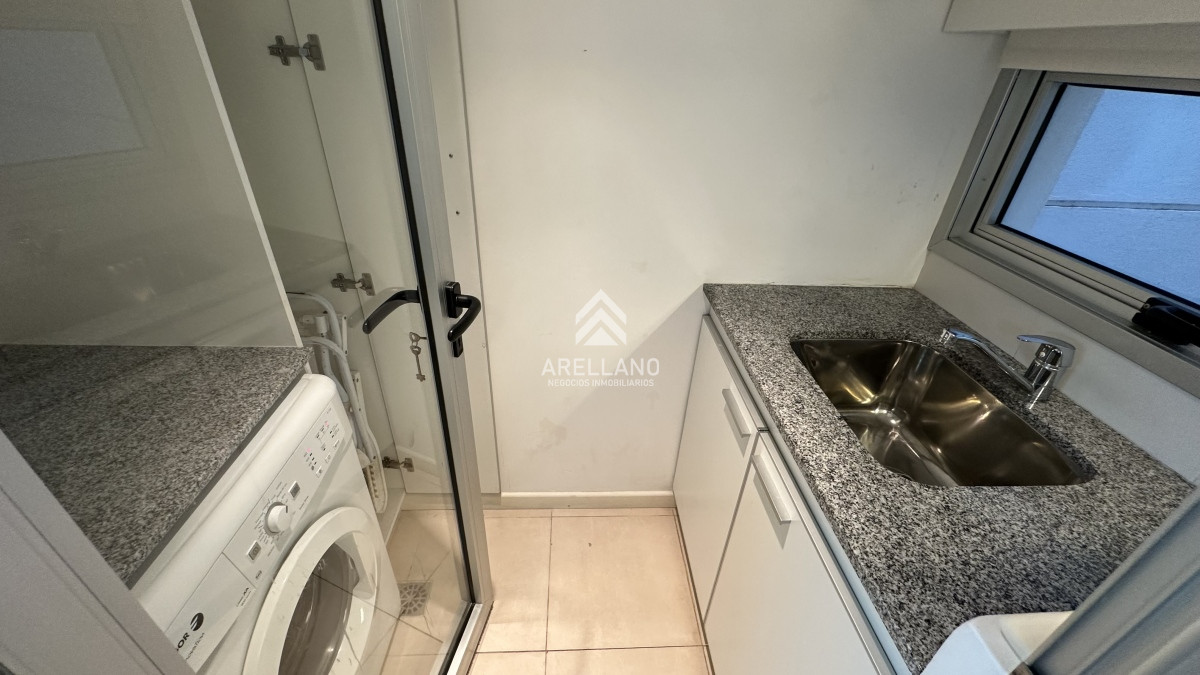 Apartamento ID.2724 - Playa Mansa 2 dormitorios y medio con cochera