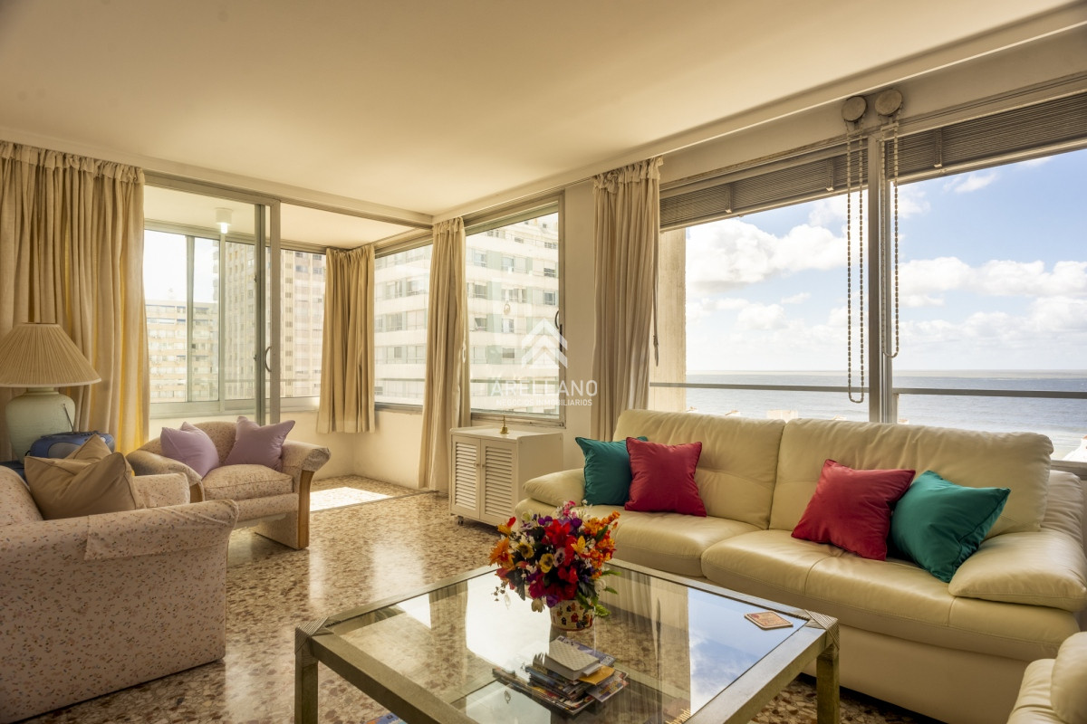 Apartamento ID.2935 - 2 dormitorios con garage en Peninsula Punta del Este