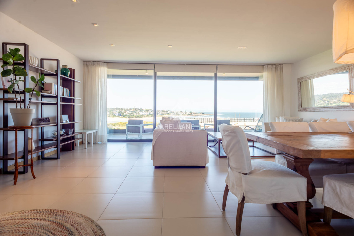 Apartamento ID.4032 - 3 DORMITORIOS Y DEPENDENCIA, Punta del este 