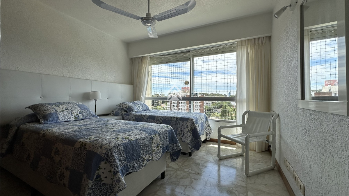 Apartamento ID.2748 - 3 dormitorios con vista al mar Playa Mansa, Punta del Este