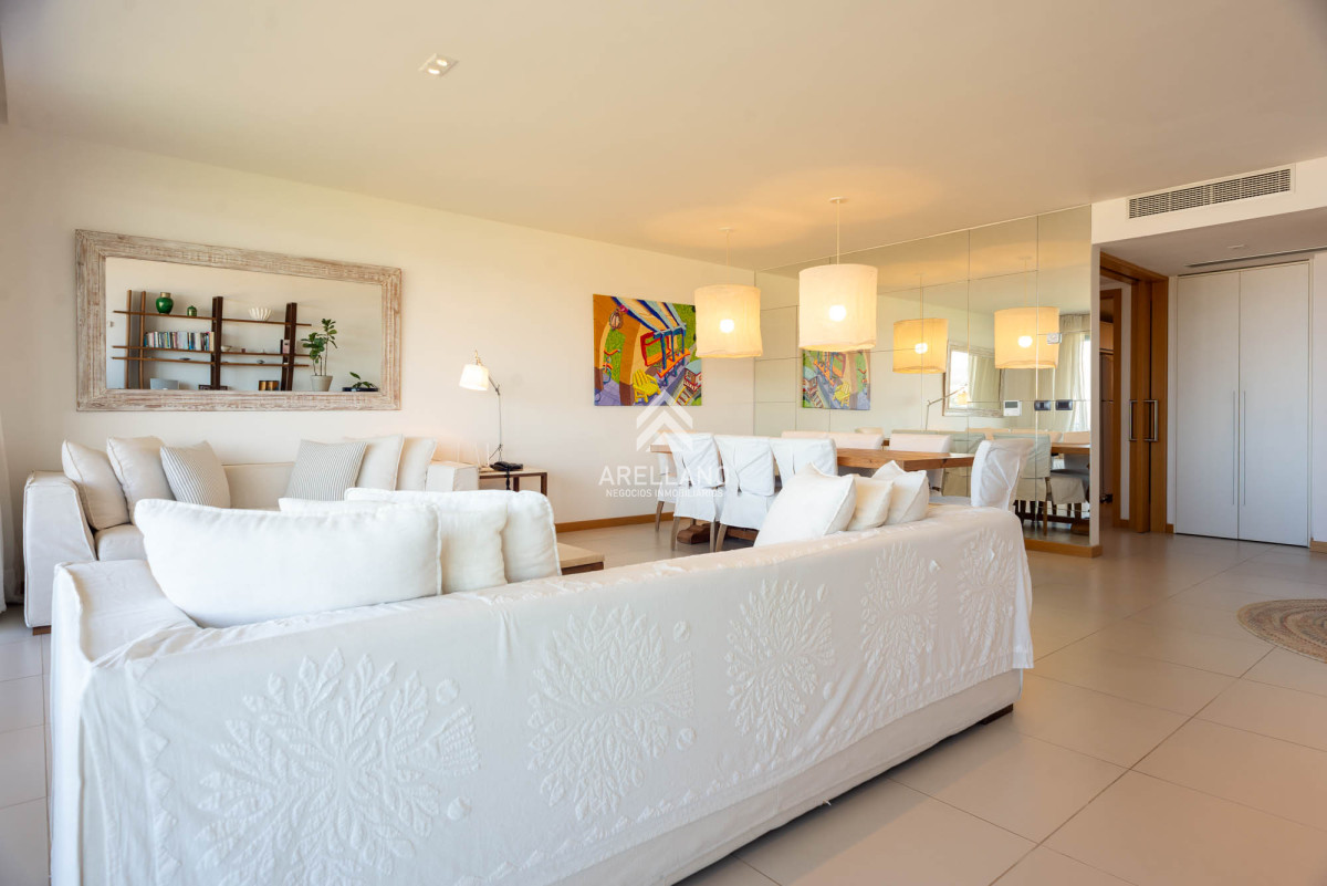 Apartamento ID.4032 - 3 DORMITORIOS Y DEPENDENCIA, Punta del este 