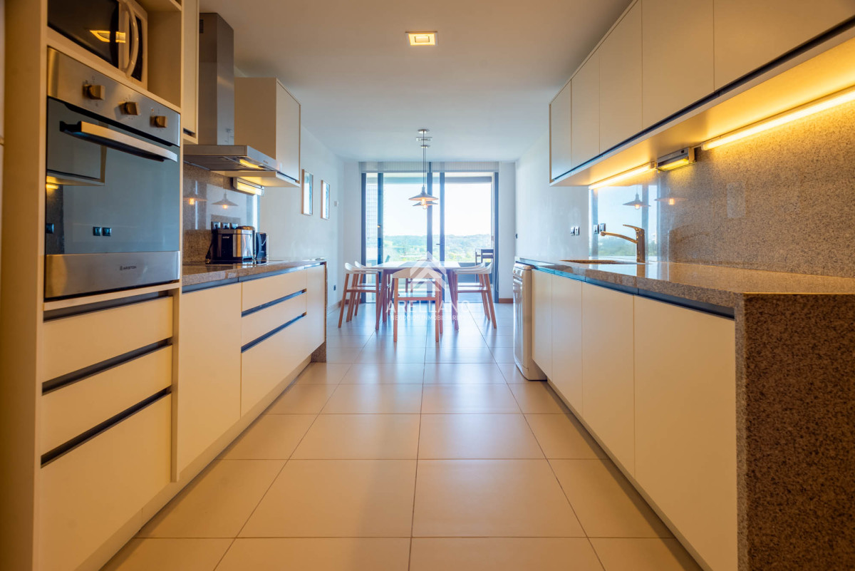 Apartamento ID.4032 - 3 DORMITORIOS Y DEPENDENCIA, Punta del este 