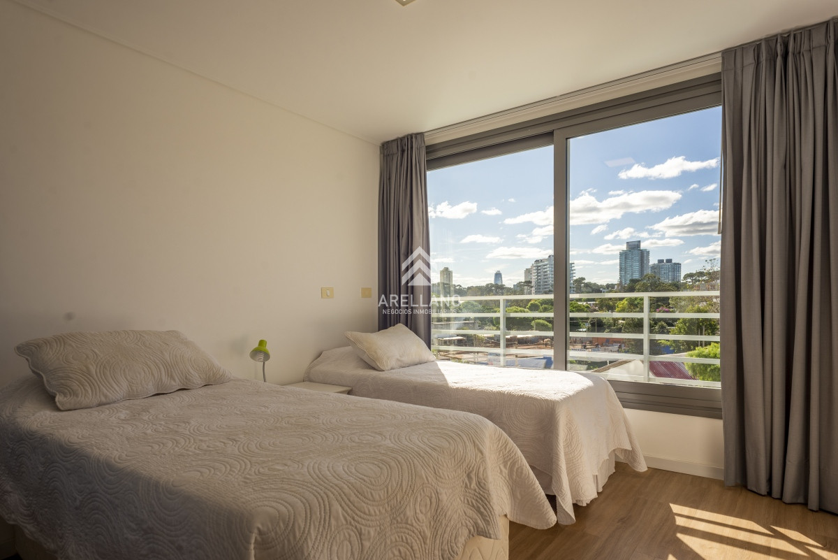 Apartamento ID.3256 - 2 dormitorios playa mansa - Punta del Este