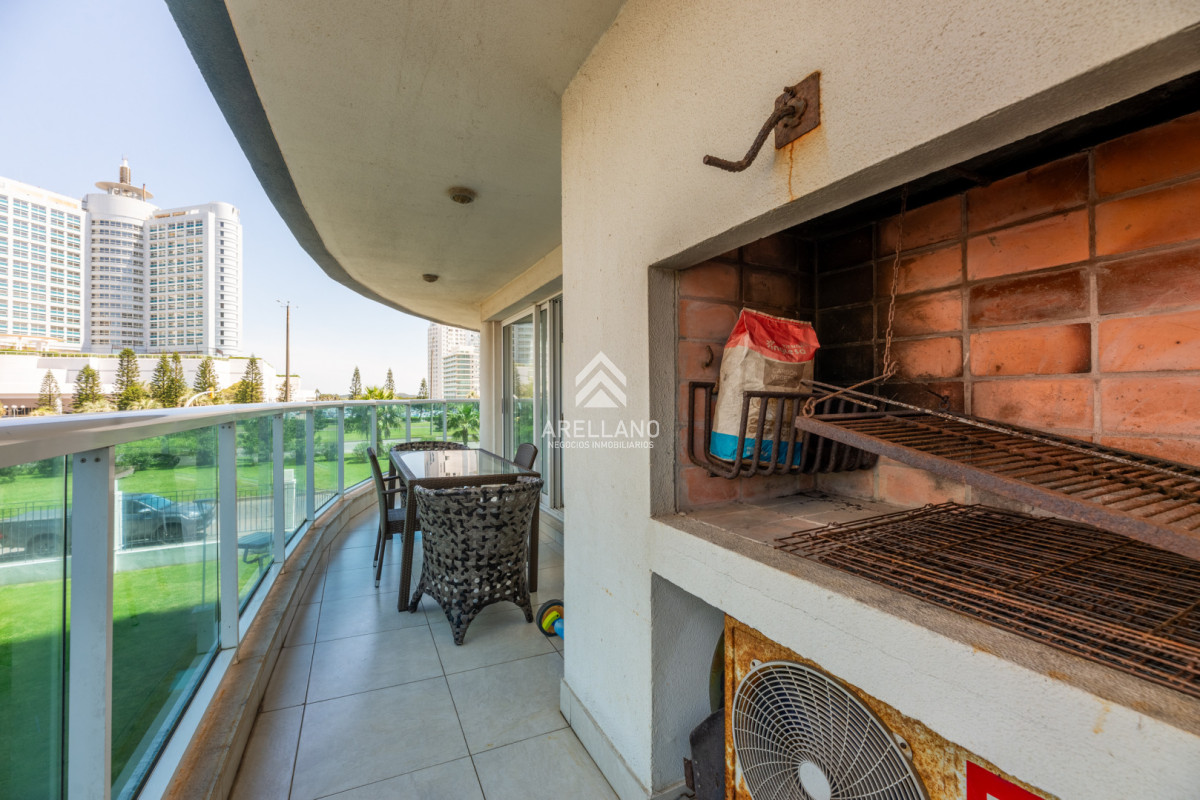 Apartamento ID.5597 - 3 dormitorios y dependencia, Playa Mansa, Punta del Este