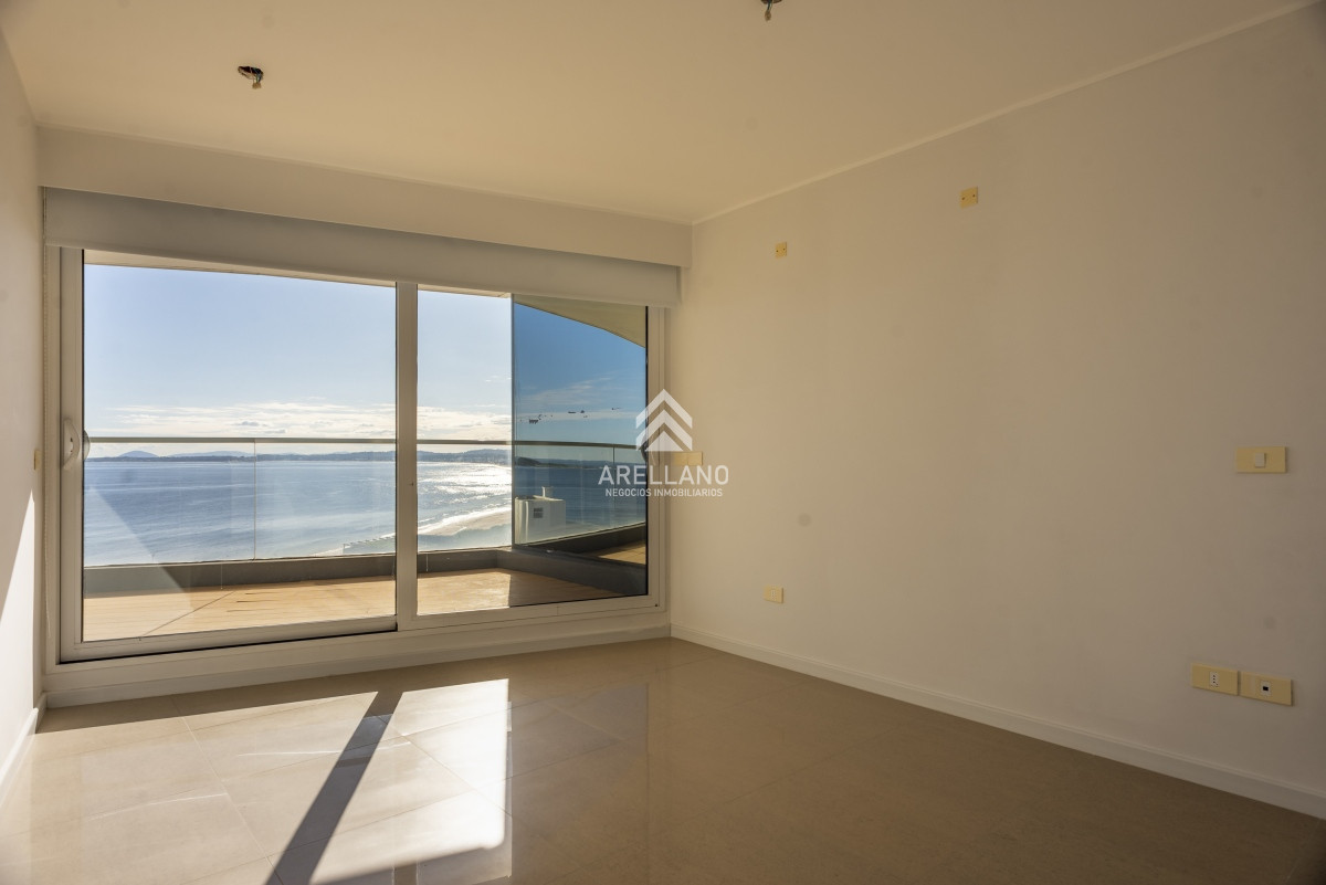 Apartamento ID.3219 - 3 dormitorios Playa Mansa - Punta del Este - Vista al Mar