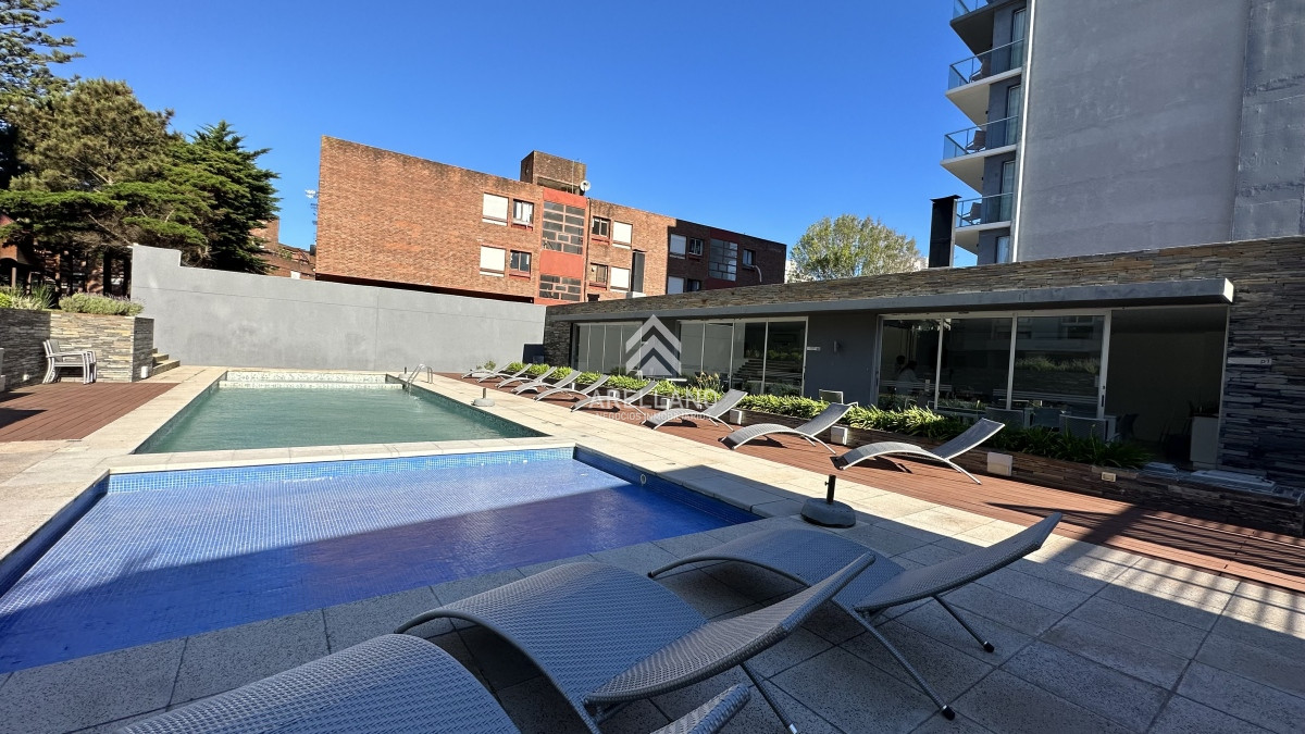 Apartamento ID.2724 - Playa Mansa 2 dormitorios y medio con cochera