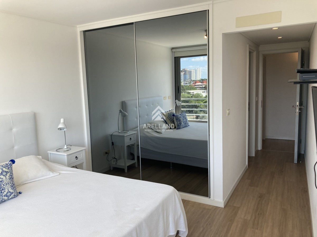 Apartamento ID.13 - 2 suites en playa mansa con garage
