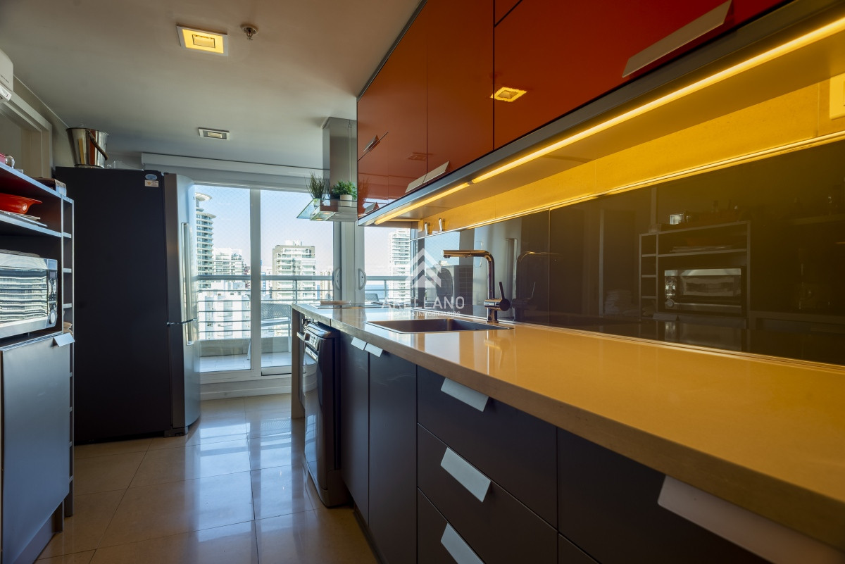 Apartamento ID.3220 - 3 dormitorios y dependencia - Playa Mansa - Piso alto